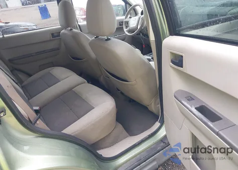 2008 Ford Escape Xlt z USA, uszkodzony, nr VIN 1FMCU93158KA07483